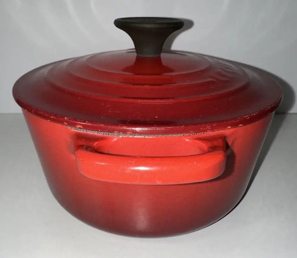 Le Creuset Cocotte Ronde 6.5 Inches 1.25 qt Cerise Red Cast Iron‎ HTF EUC